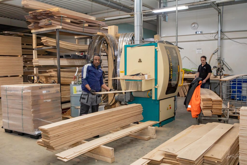 Een kijkje in de fabriek van Stedenvloeren.nl